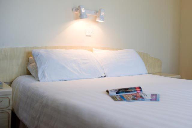 Talana Hotel Saint Helier Phòng bức ảnh